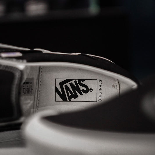 VANS VAULT SLIP ON OG BLACK / WHITE ORIGINAL