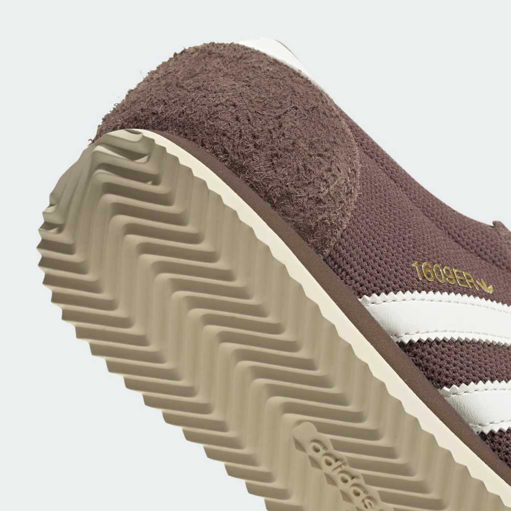 Adidas 1609ER RS Earth Strata Off White Gold Metallic KI9857