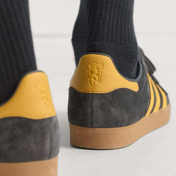 Adidas Gazelle Manchester United Utility Black Preloved Yellow Gum JR1410