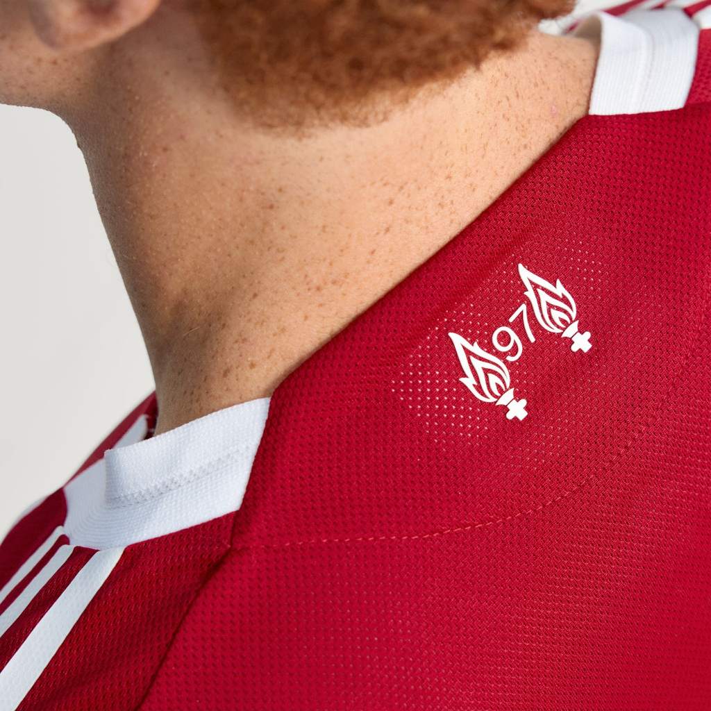 Adidas Liverpool 25/26 Home Authentic Jersey Strawberry Red JY4237