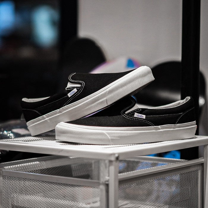 VANS VAULT SLIP ON OG BLACK / WHITE ORIGINAL