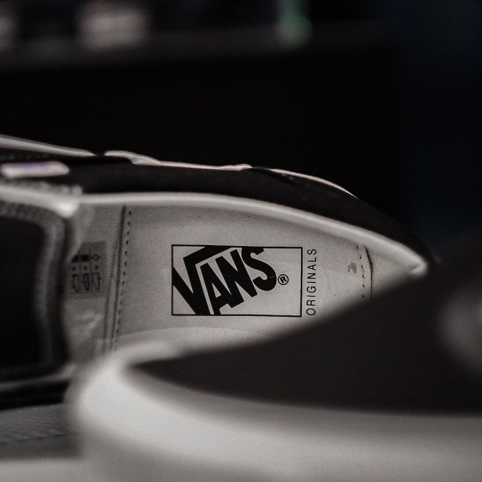 VANS VAULT SLIP ON OG BLACK / WHITE ORIGINAL